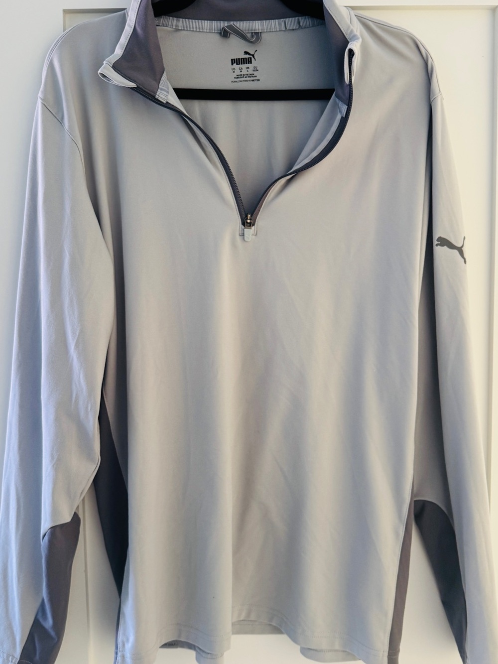 Puma Men’s Light Gray 1/4 Zip Performance Shirt size Larhe like new